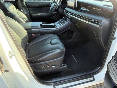 Used 2023 Hyundai Palisade Calligraphy image 13