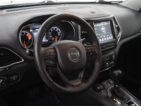 Used 2019 Jeep Cherokee Trailhawk w/ Cold Weather Group image 20