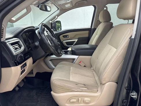 Used 2017 Nissan Titan SV AWD/4WD image 14