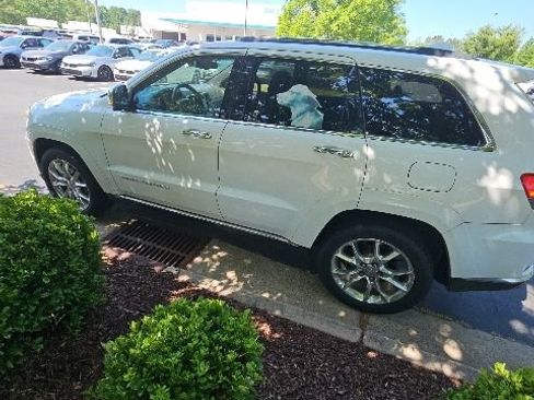 Used 2016 Jeep Grand Cherokee Summit AWD/4WD image 2