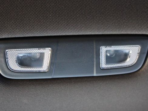 Used 2022 Chevrolet Traverse LT image 43