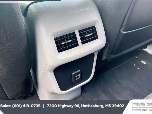 Used 2020 GMC Terrain SLE FWD image 25