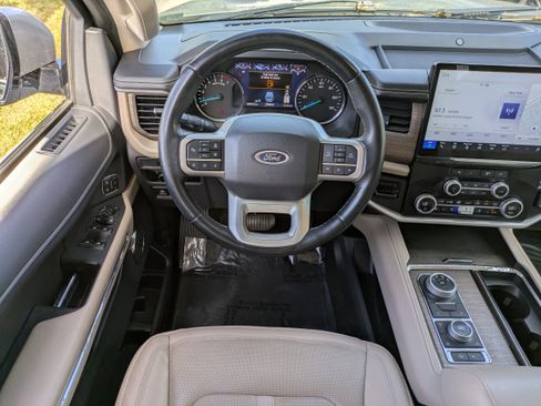 Used 2024 Ford Expedition Limited image 19