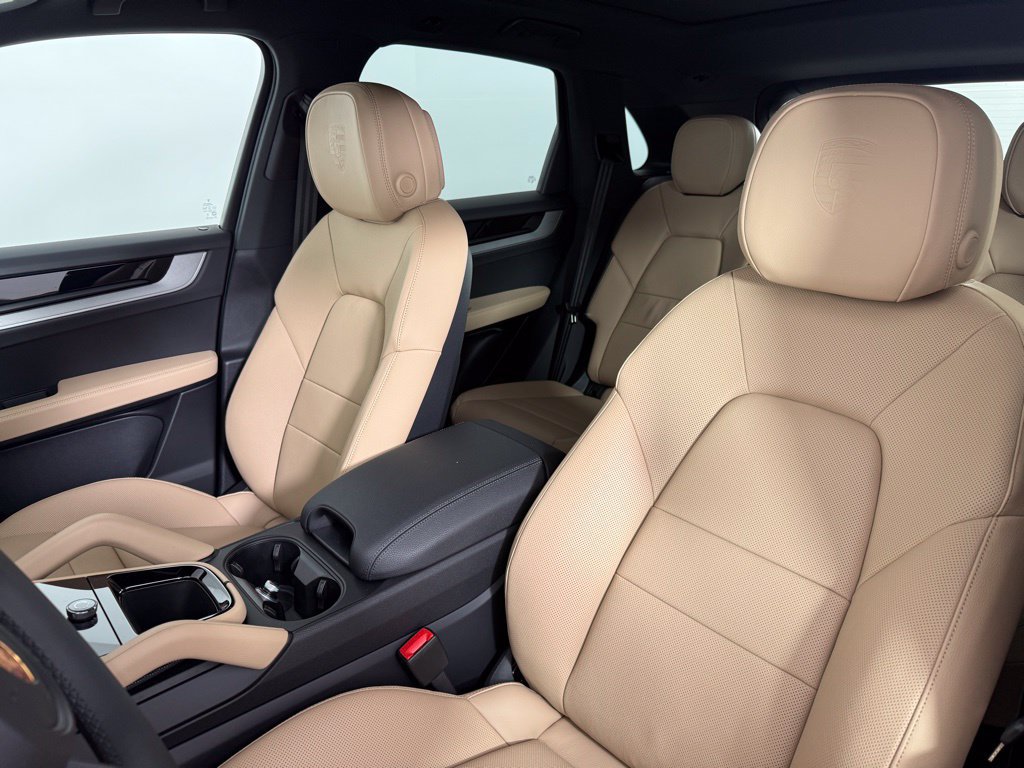 Certified 2026 Porsche Cayenne AWD/4WD image 5