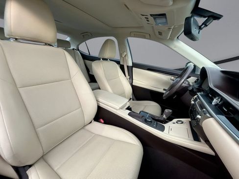 Used 2016 Lexus ES 350 w/ Accessory Package FWD image 11