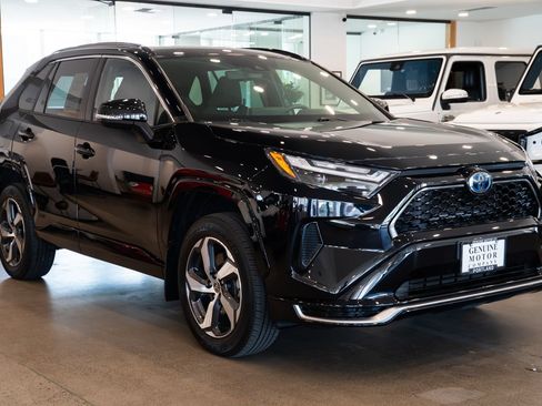 Used 2024 Toyota RAV4 SE w/ Weather & Moonroof Package AWD/4WD image 3