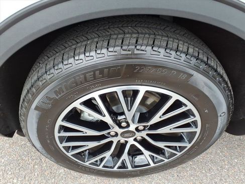 Used 2025 Ford Escape SE image 18