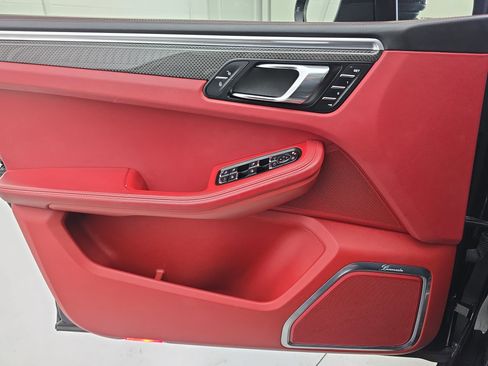 Used 2017 Porsche Macan Turbo image 27