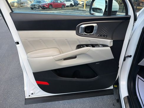 Used 2025 Kia Sorento SX Prestige image 31
