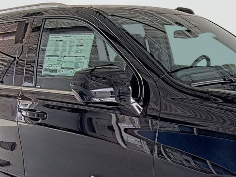 New 2026 Chevrolet Suburban LS image 17