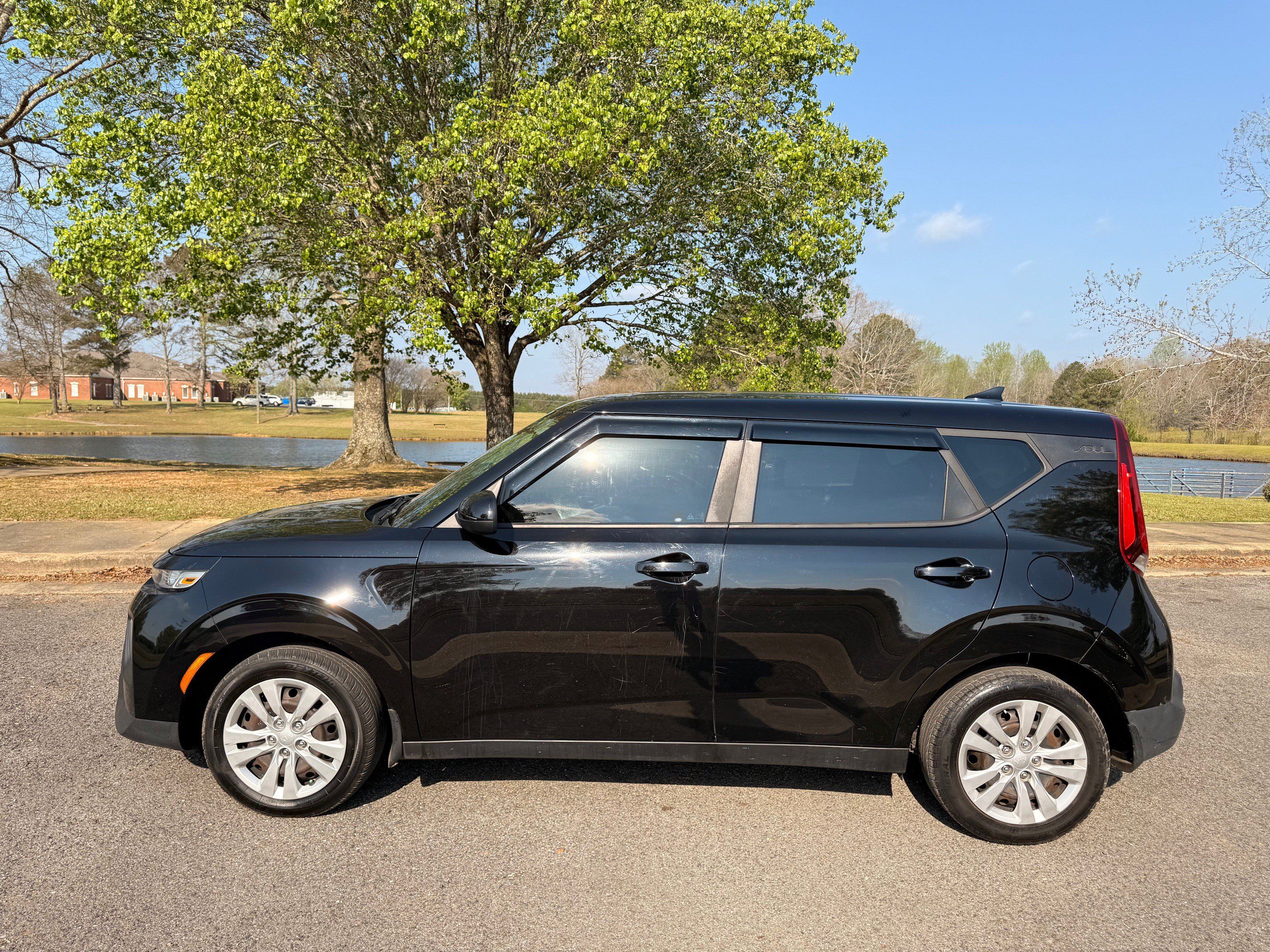 Used 2020 Kia Soul LX FWD image 2