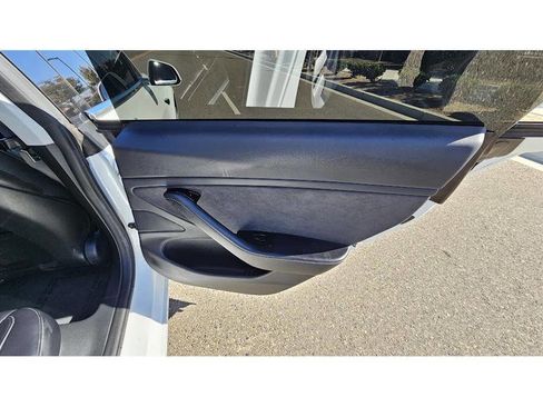 Used 2018 Tesla Model 3 Long Range image 34