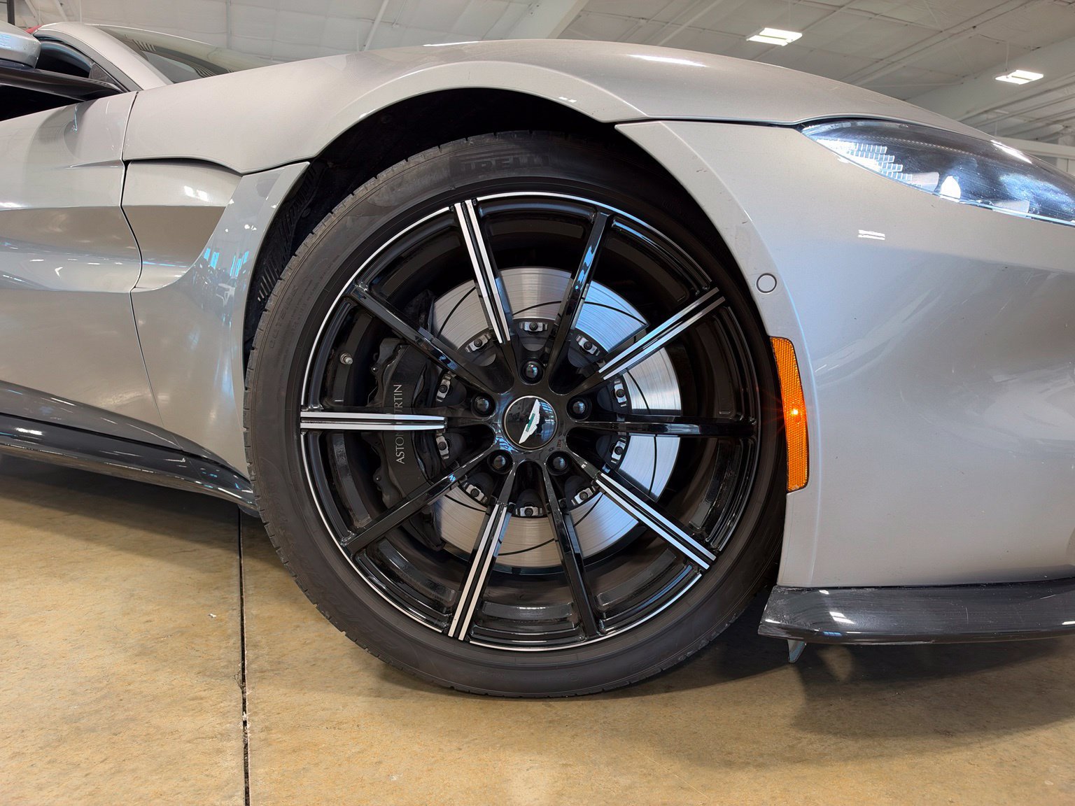 Used 2021 Aston Martin V8 Vantage Roadster RWD image 18