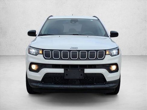 Used 2022 Jeep Compass Latitude image 2