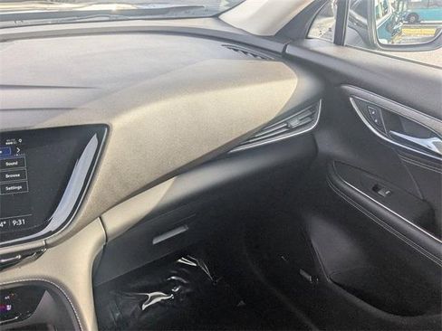 Used 2022 Buick Envision Avenir w/ Technology Package II image 17