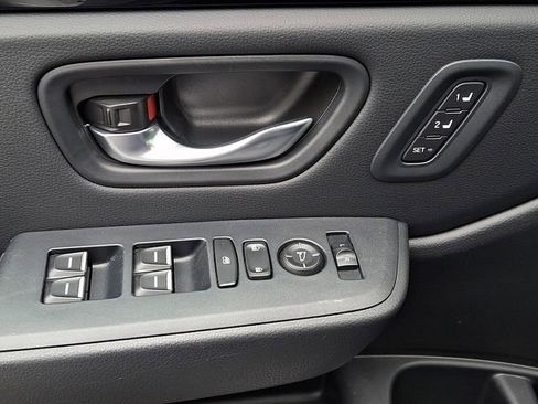 Used 2025 Honda Pilot Touring image 24