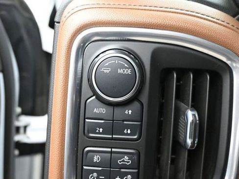 Used 2020 Chevrolet Silverado 1500 High Country w/ Technology Package AWD/4WD image 28