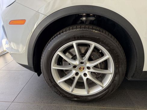 Certified 2023 Porsche Cayenne image 10