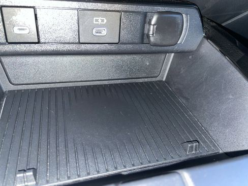 Used 2023 Toyota Prius XLE image 31