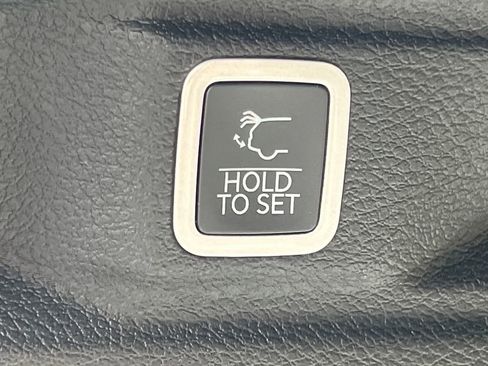 New 2025 Jeep Grand Cherokee L Limited w/ Luxury Tech Group II image 29