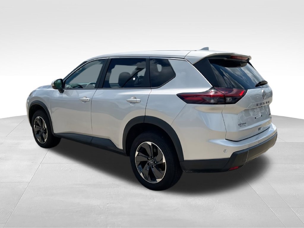 Used 2025 Nissan Rogue SV AWD/4WD image 6