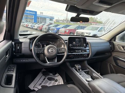 Used 2025 Nissan Pathfinder SV AWD/4WD image 14