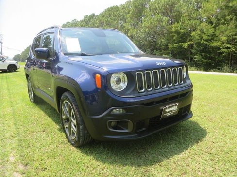 Used 2018 Jeep Renegade Latitude w/ Safety & Security Group FWD image 4