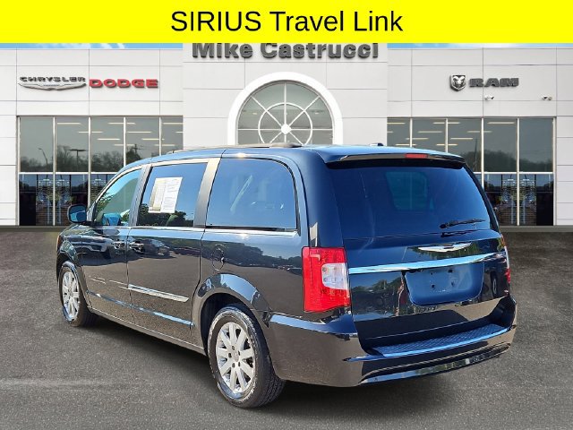 Used 2011 Chrysler Town & Country Touring-L w/ Entertainment Group #2 FWD image 6