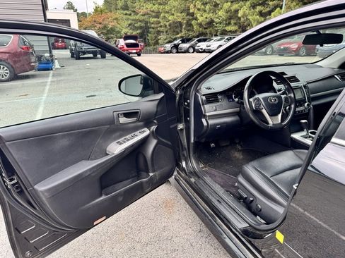 Used 2012 Toyota Camry SE image 4