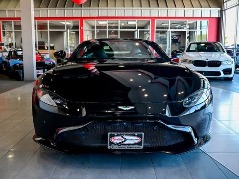 Used 2022 Aston Martin V8 Vantage Coupe image 2