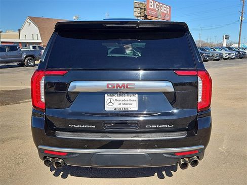 Used 2021 GMC Yukon Denali w/ Denali Premium Package image 6