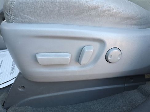 Used 2015 Toyota Sienna L image 12