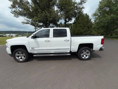 Used 2017 Chevrolet Silverado 1500 LTZ Z71 w/ LTZ Plus Package AWD/4WD image 6