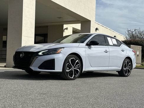 Used 2024 Nissan Altima 2.5 SR image 1