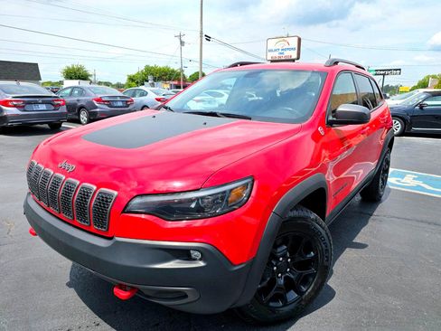 Used 2019 Jeep Cherokee Trailhawk w/ Cold Weather Group image 2