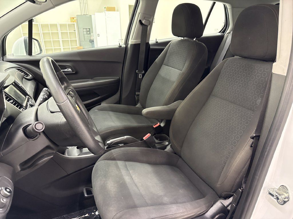 Used 2018 Chevrolet Trax LS FWD image 15