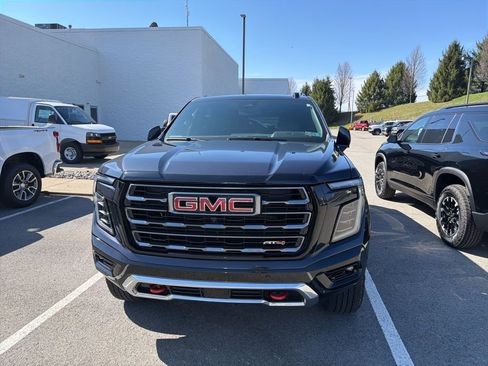 Used 2025 GMC Yukon XL AT4 image 11