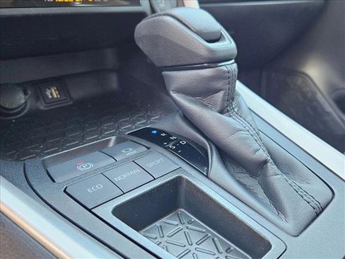 Used 2024 Toyota RAV4 XLE w/ Convenience Package image 10