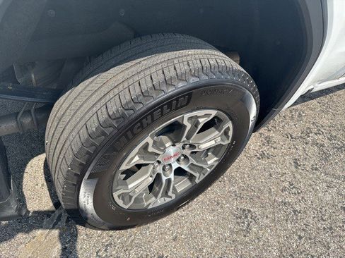 Certified 2025 GMC Sierra 1500 SLT image 14