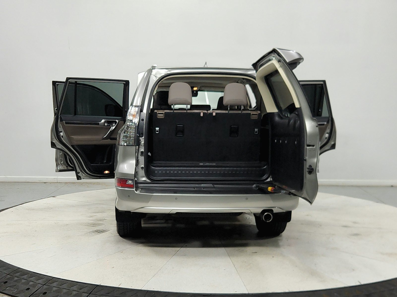 Used 2023 Lexus GX 460 Premium w/ Premium Package AWD/4WD image 15