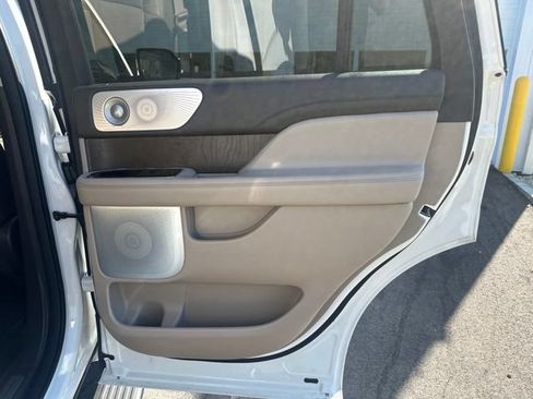 Used 2024 Lincoln Navigator Reserve AWD/4WD image 13