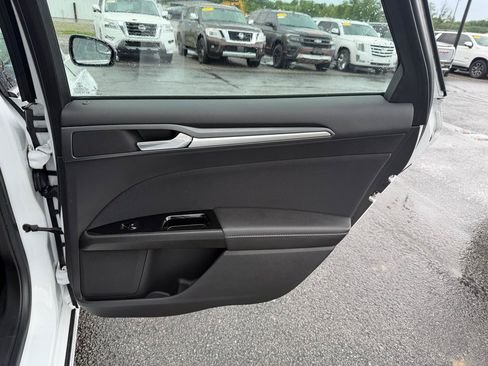 Used 2016 Ford Fusion SE FWD image 17