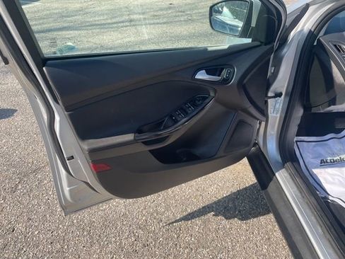 Used 2015 Ford Focus Titanium FWD image 13