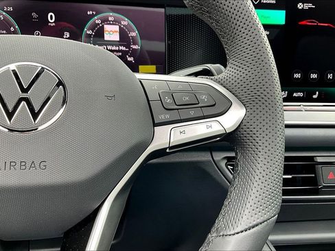 New 2026 Volkswagen Tiguan SE R-Line image 2