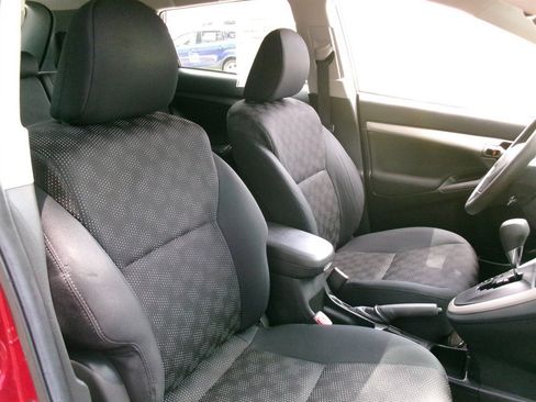 Used 2009 Pontiac Vibe w/ Preferred Package FWD image 16
