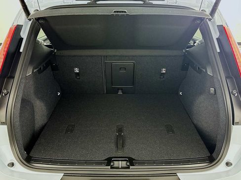 New 2026 Volvo XC40 B5 Plus w/ Protection Package Premier image 25