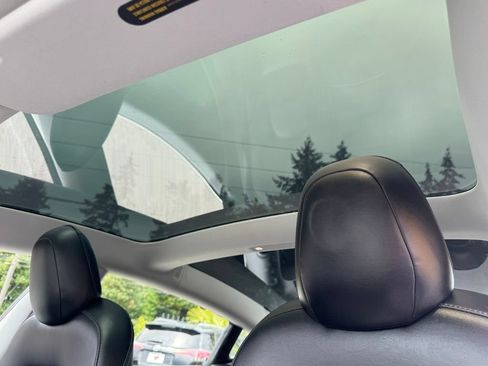 Used 2020 Tesla Model 3 Standard Range Plus RWD image 12