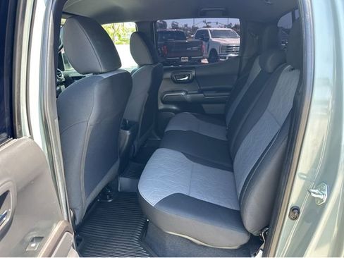 Used 2022 Toyota Tacoma TRD Off-Road w/ Technology Package AWD/4WD image 17