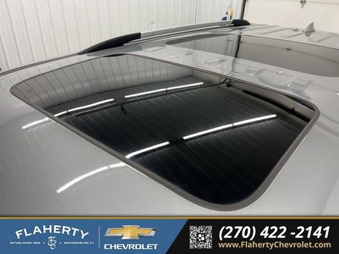 Used 2023 Chevrolet Traverse High Country image 37