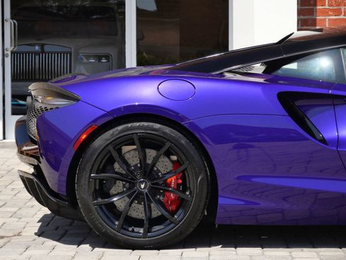 Used 2023 McLaren Artura RWD image 16